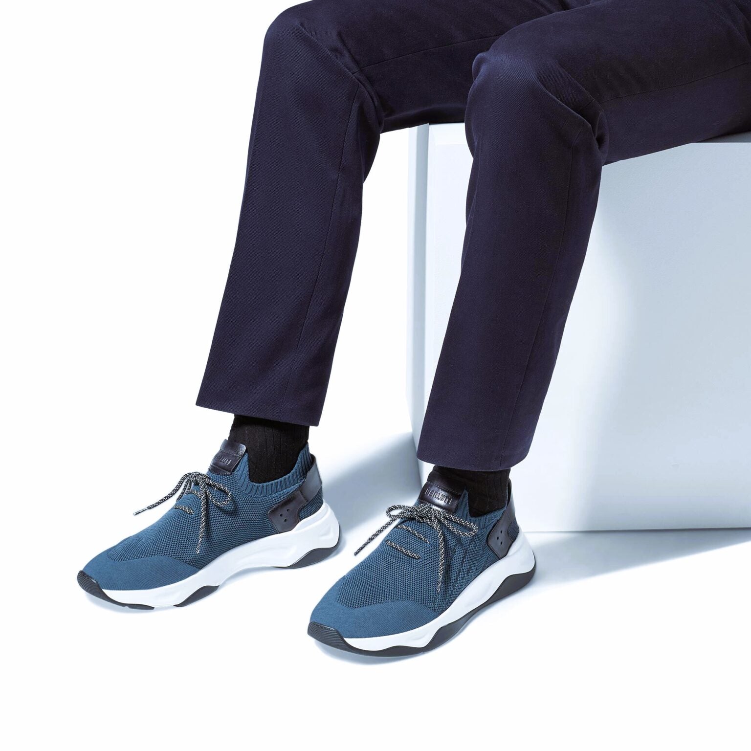 SNEAKER BERLUTI SHADOW EN MAILLE ET CUIR EN NUANCES DE BLEU